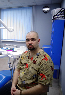 Сапрыкин Антон Сергеевич — врач-стоматолог (хирург) стоматологии Гордиенко